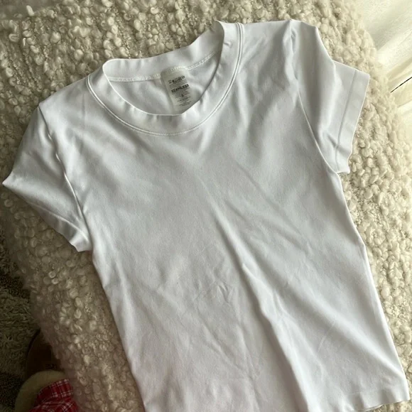 Aritzia Seamless Smooth Seamless Willow T-Shirt - Picture 2 of 6